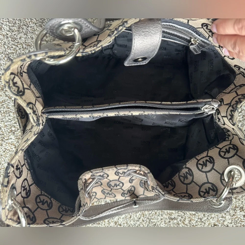 Michael Kors monogrammed shoulder hobo bag - Picture 6 of 12